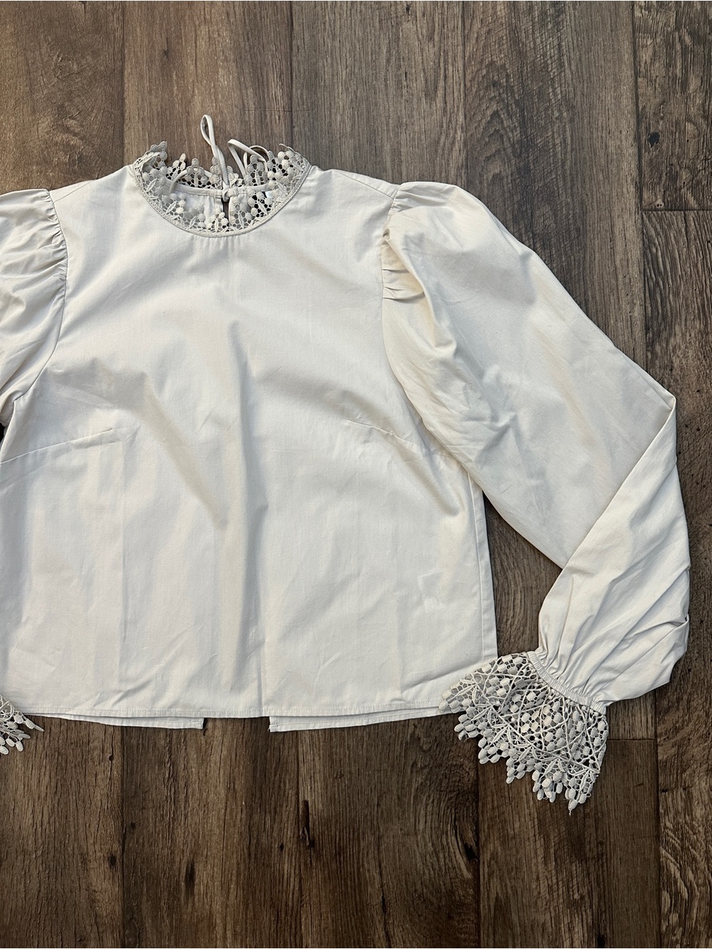 H&M Divided Lace Trim Long Sleeves Tie Back Boho Top Women’s Size S Light Gray
